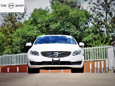 VOLVO S60 WHITE D4