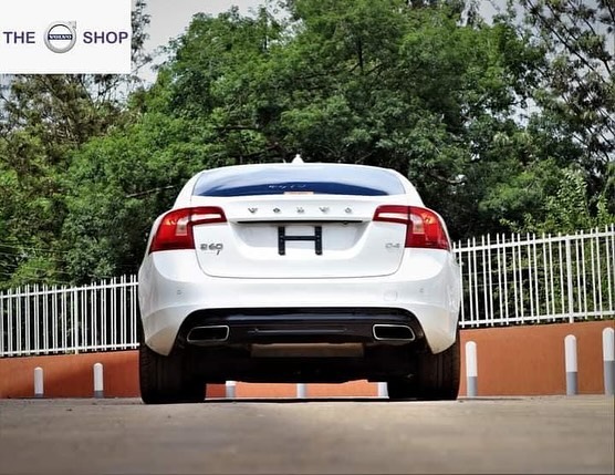 VOLVO S60 WHITE D4