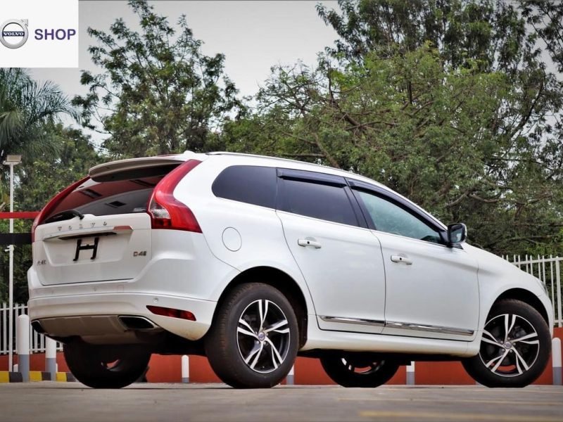 VOLVO XC60 D4 FITTED WITH A SUNROOF