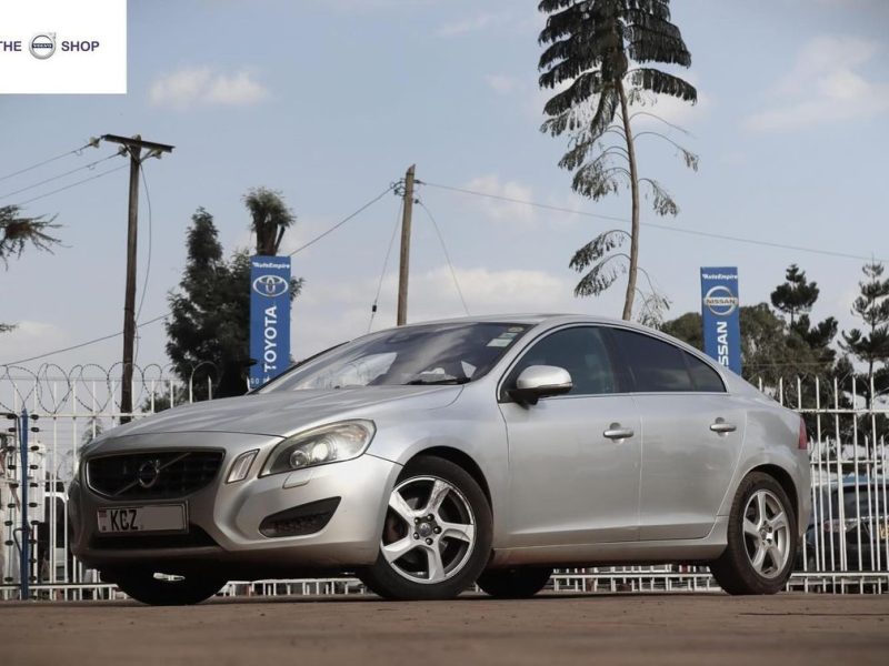 VOLVO S60 WHITE T4