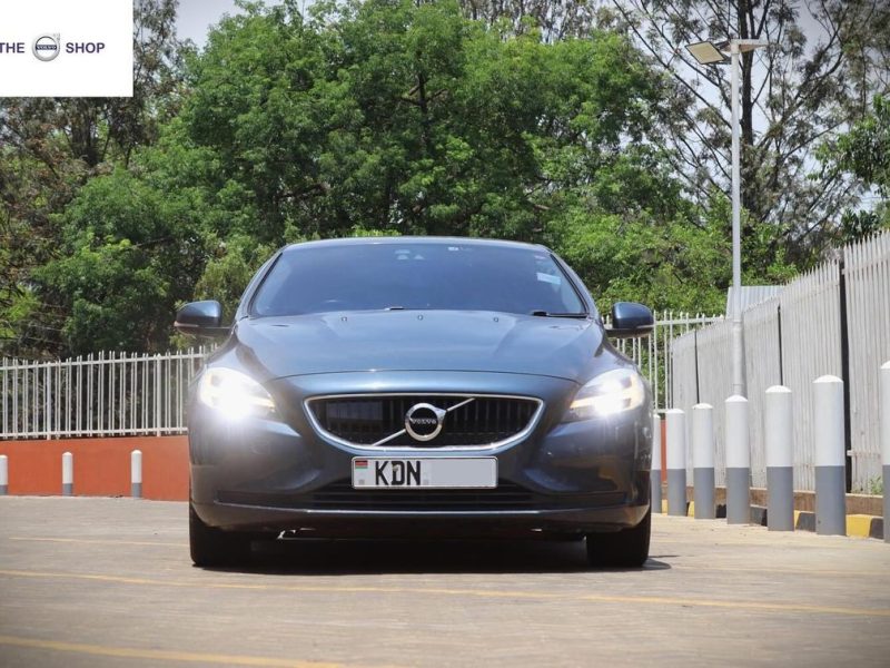 VOLVO V40 T4