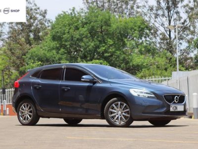 VOLVO V40 T4