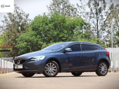 VOLVO V40 T4