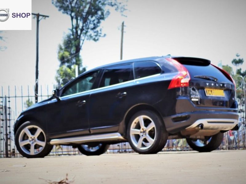 VOLVO XC60 R-DESIGN