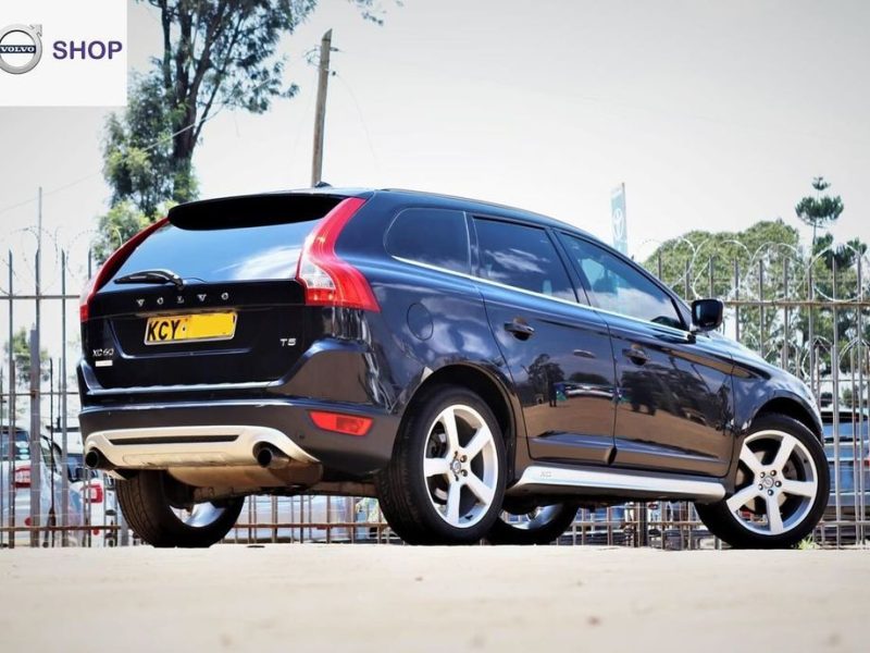 VOLVO XC60 R-DESIGN