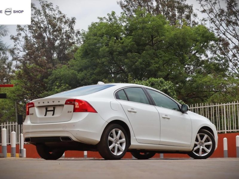 VOLVO S60 WHITE D4