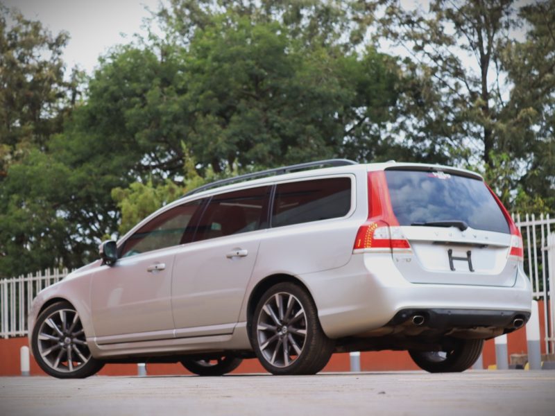2015 VOLVO V70 T5