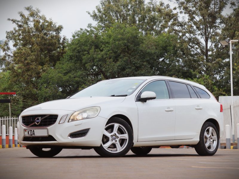 2013 VOLVO V60 T4 WHITE