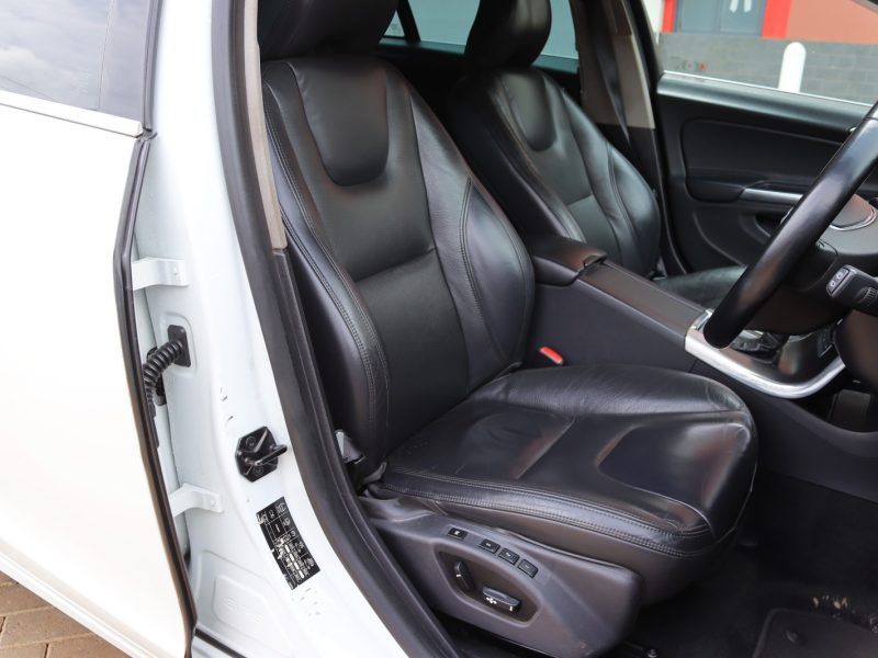 2013 VOLVO V60 T4 WHITE