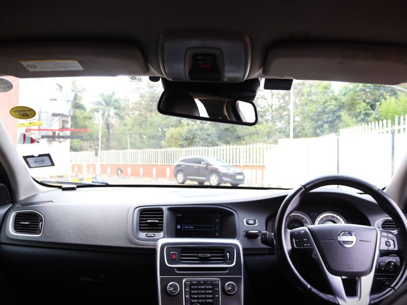 2013 VOLVO V60 T4 WHITE
