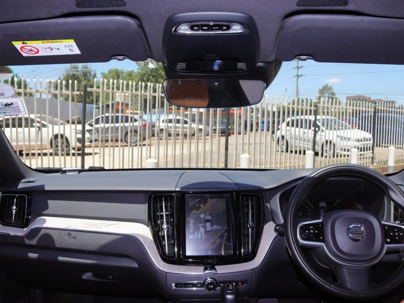 VOLVO XC60 D4 BLUE YOM 2018