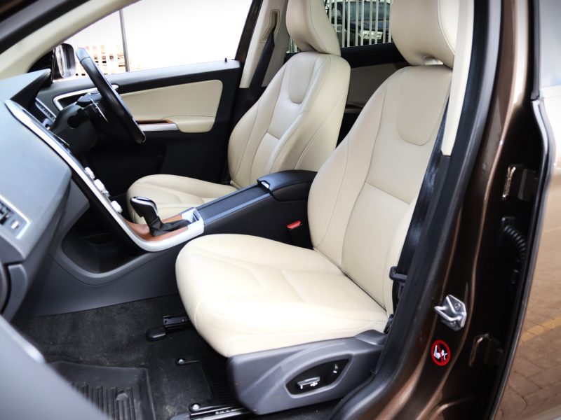 VOLVO XC60 BROWN