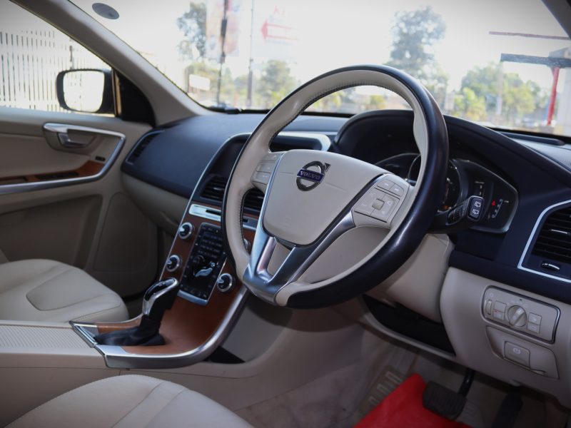 2017 Volvo XC60 D4