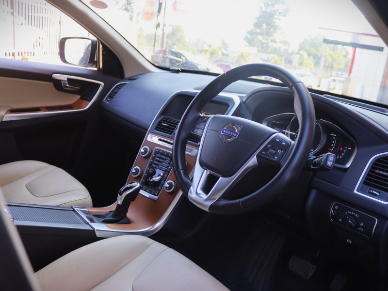 2017 Volvo XC60 D4