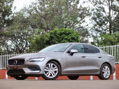 2019 Volvo S60 T4 – Sporty, Safe & Sophisticated Sedan 🚗✨