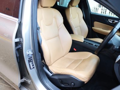 2019 Volvo S60 T4 – Sporty, Safe & Sophisticated Sedan 🚗✨