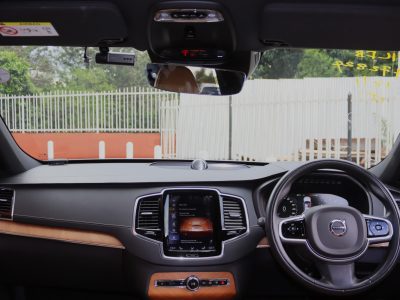2019 Volvo XC90 T8 Plug-in Hybrid – Luxury, Power & Sustainability 🔋🚙