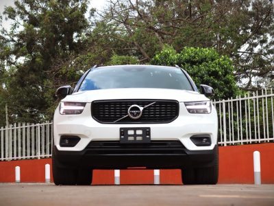 2018 Volvo XC40 R-Design – Compact Luxury SUV for Urban Driving 🚗✨