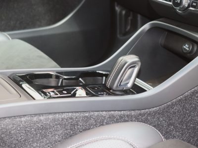 2018 Volvo XC40 R-Design – Compact Luxury SUV for Urban Driving 🚗✨