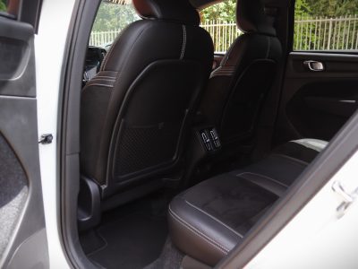 2018 Volvo XC40 R-Design – Compact Luxury SUV for Urban Driving 🚗✨