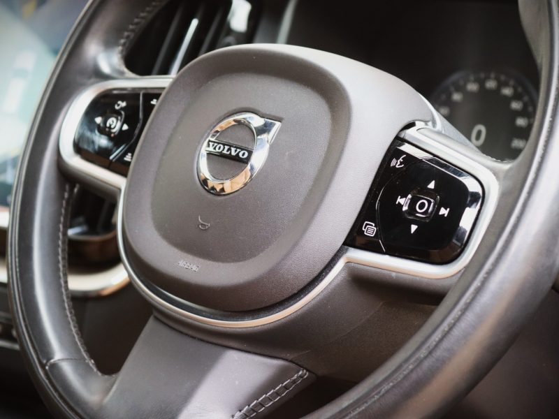 🌿 2018 Volvo XC60 T5 Inscription – Luxury Green SUV