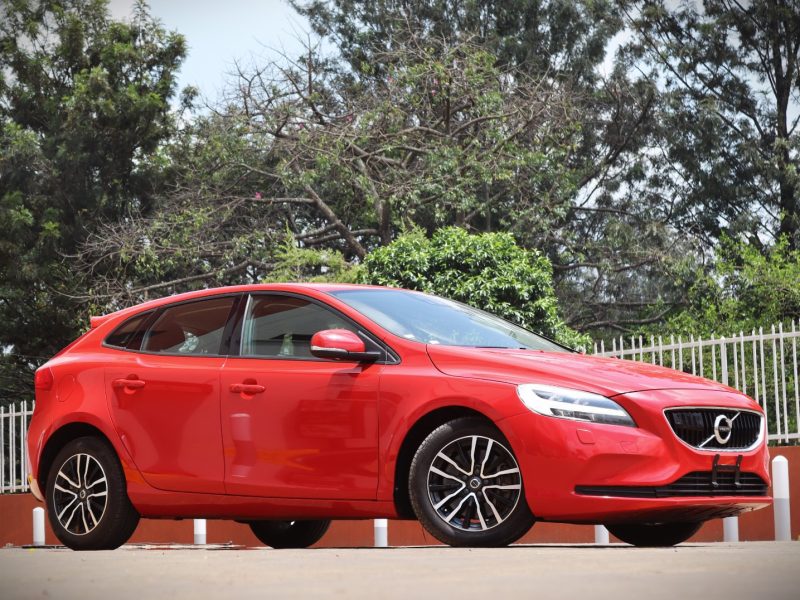 🚗 2018 Volvo V40 T3 - Sleek, Safe & Turbocharged