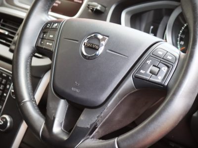 🚗 2018 Volvo V40 T3 - Sleek, Safe & Turbocharged