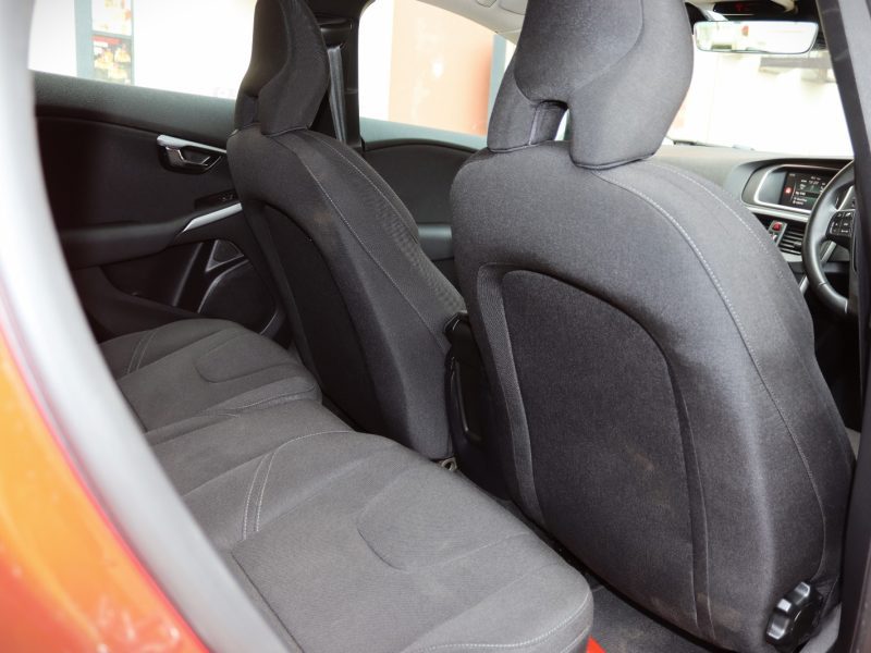 🚗 2018 Volvo V40 T3 - Sleek, Safe & Turbocharged
