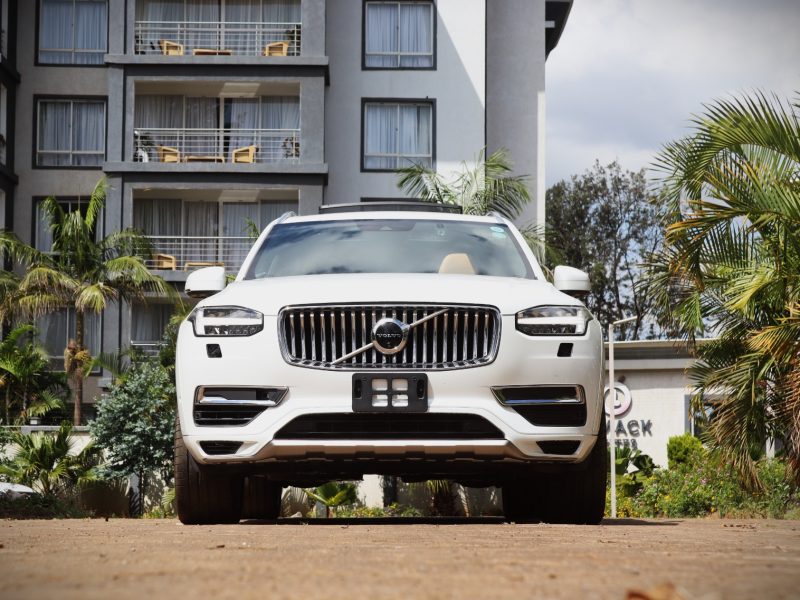 🚘 2018 Volvo XC90 T8 Inscription Plug-In Hybrid with Sunroof - Luxury & Power Combined
