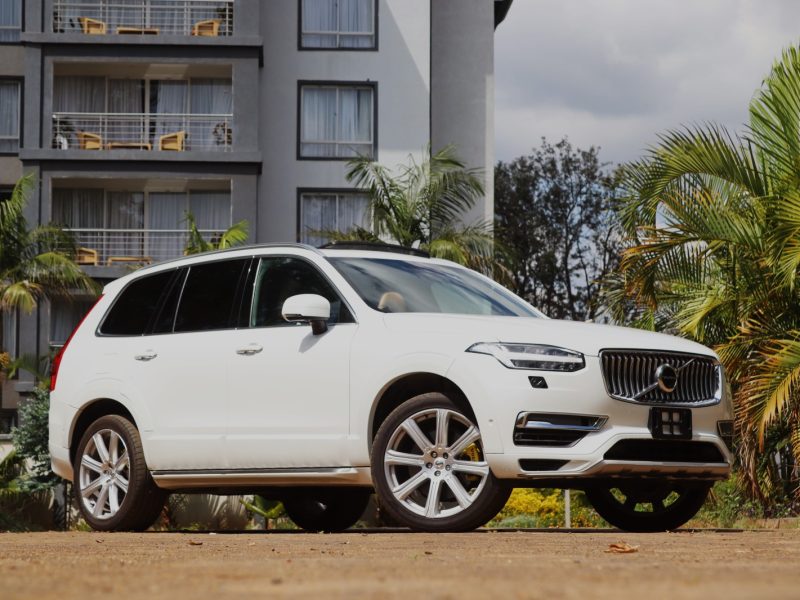 🚘 2018 Volvo XC90 T8 Inscription Plug-In Hybrid with Sunroof - Luxury & Power Combined