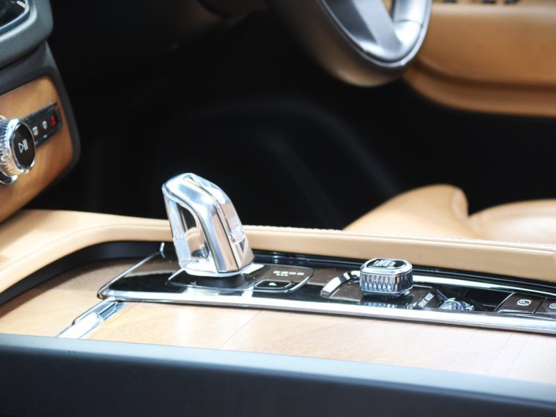 🚘 2018 Volvo XC90 T8 Inscription Plug-In Hybrid with Sunroof - Luxury & Power Combined