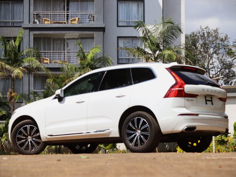 ❄️ Elegant & Powerful: 2018 Volvo XC60 D4 White