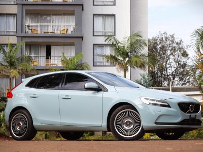 2017 Volvo V40 D4 – Teal Elegance Meets Turbo Diesel Power 🌟