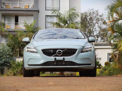 2017 Volvo V40 D4 – Teal Elegance Meets Turbo Diesel Power 🌟