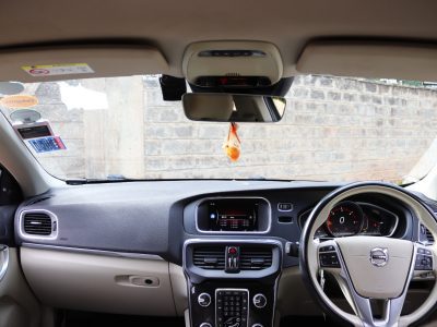 2017 Volvo V40 D4 – Teal Elegance Meets Turbo Diesel Power 🌟