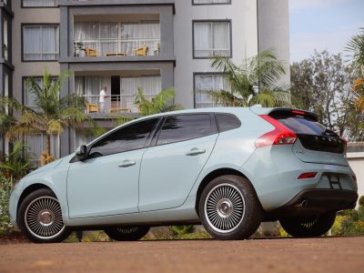 2017 Volvo V40 D4 – Teal Elegance Meets Turbo Diesel Power 🌟