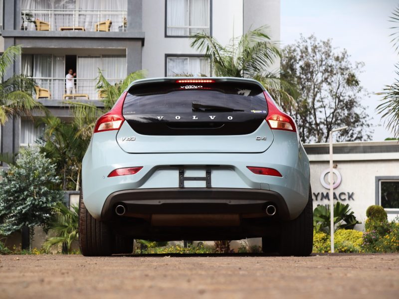 2017 Volvo V40 D4 – Teal Elegance Meets Turbo Diesel Power 🌟