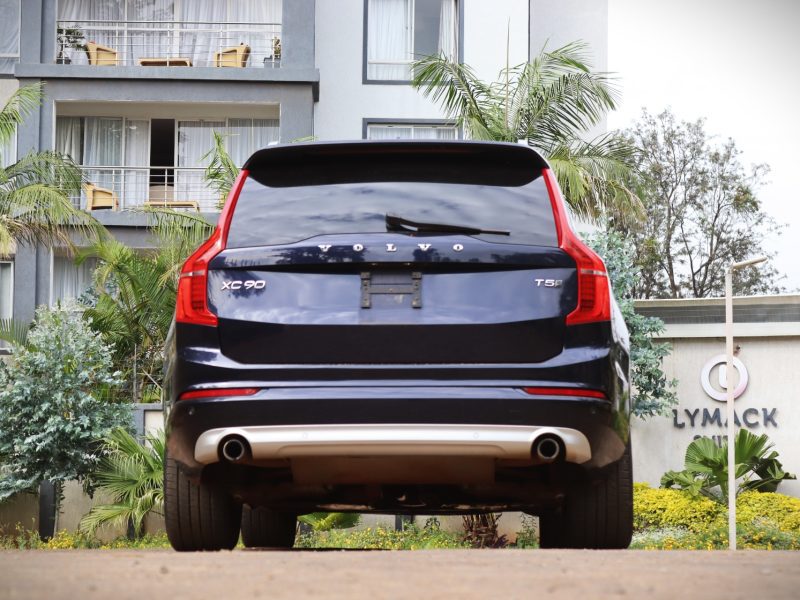 2017 Volvo XC90 T5 AWD – Luxury Family SUV in Striking Blue 💙