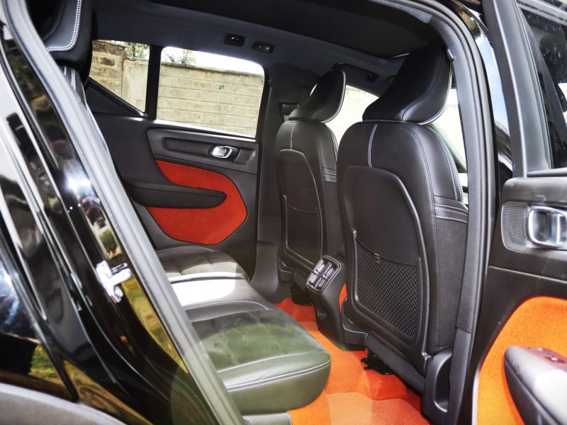 2018 Volvo XC40 R-Design with Sunroof – A Bold Statement of Luxury and Performance 🌟🚘
