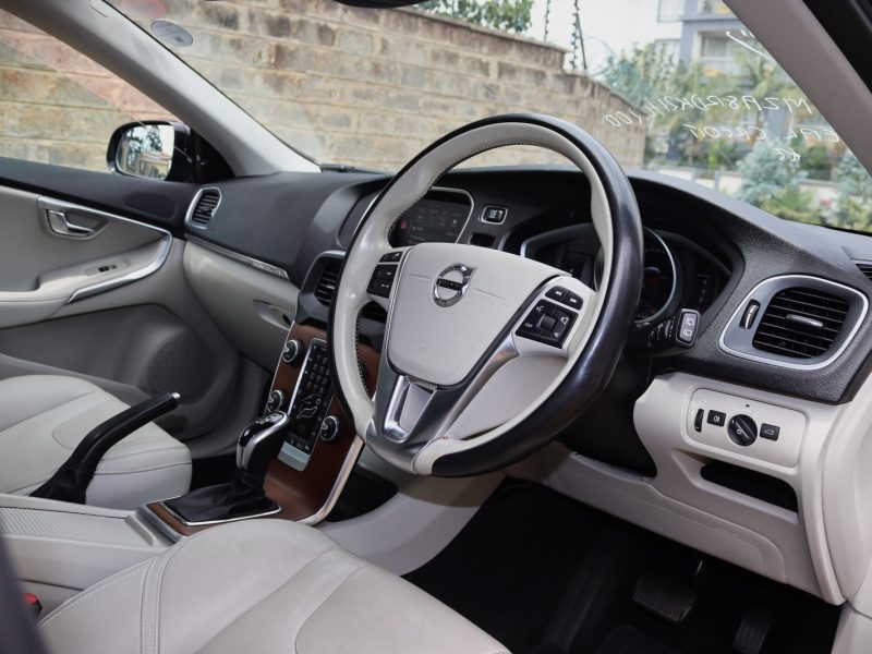 2018 Volvo V40 Cross Country – Urban Elegance Meets Rugged Versatility 🚙❄️ | Available Now at VolvoShop Kenya