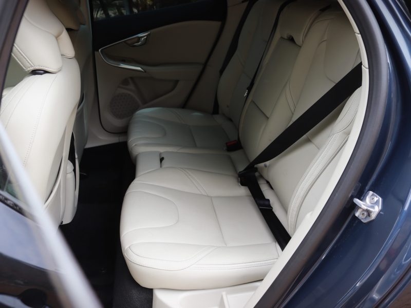 2018 Volvo V40 Cross Country – Urban Elegance Meets Rugged Versatility 🚙❄️ | Available Now at VolvoShop Kenya