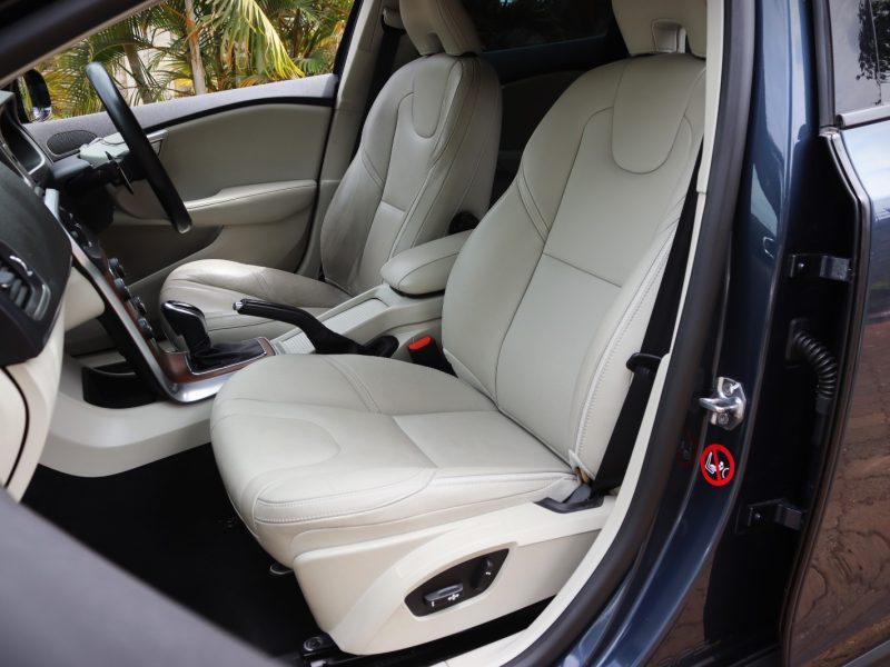 2018 Volvo V40 Cross Country – Urban Elegance Meets Rugged Versatility 🚙❄️ | Available Now at VolvoShop Kenya