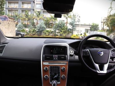 2015 Volvo XC60 – White Elegance, Petrol Power & Scandinavian Safety ⚪🚗