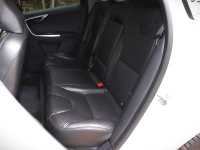 2015 Volvo XC60 – White Elegance, Petrol Power & Scandinavian Safety ⚪🚗