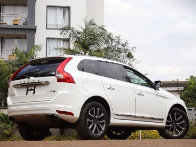 2015 Volvo XC60 – White Elegance, Petrol Power & Scandinavian Safety ⚪🚗