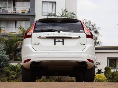 2015 Volvo XC60 – White Elegance, Petrol Power & Scandinavian Safety ⚪🚗