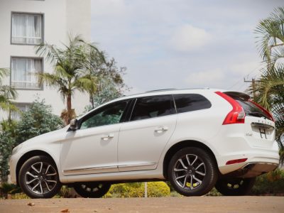 2015 Volvo XC60 – White Elegance, Petrol Power & Scandinavian Safety ⚪🚗
