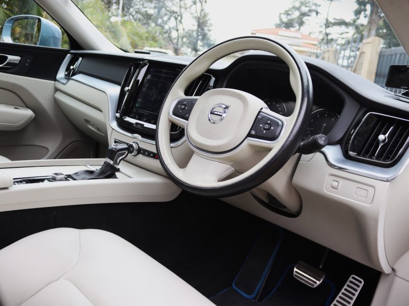 2018 Volvo XC60 T5 Inscription – Luxury in Motion with Sunroof & Striking Blue Finish 💎🌤️ | Now at VolvoShop Kenya