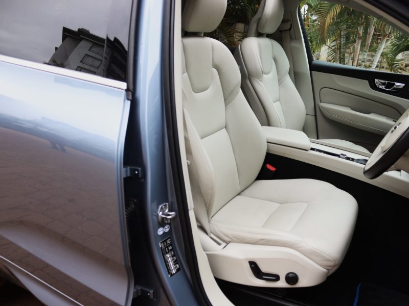 2018 Volvo XC60 T5 Inscription – Luxury in Motion with Sunroof & Striking Blue Finish 💎🌤️ | Now at VolvoShop Kenya