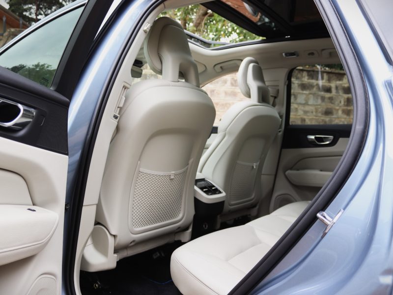 2018 Volvo XC60 T5 Inscription – Luxury in Motion with Sunroof & Striking Blue Finish 💎🌤️ | Now at VolvoShop Kenya